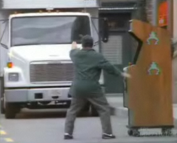 george-costanza-frogger-episode-seinfeld-01.jpg