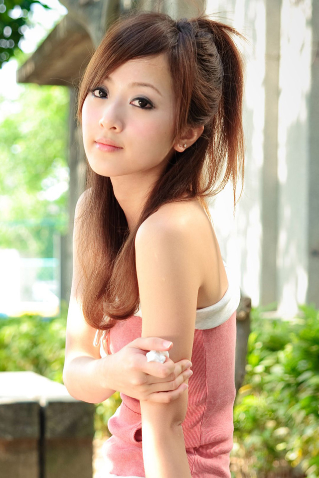 beautiful-asian-girl-iphone-4-wallpaper-1.jpg