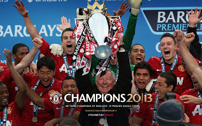 Manchester+United+Champions_20_SirAlex+lifts+trophy+May+12+2013.jpg