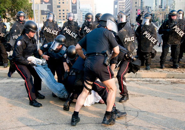 20100627-g20-riot-arrest-tam2.jpg
