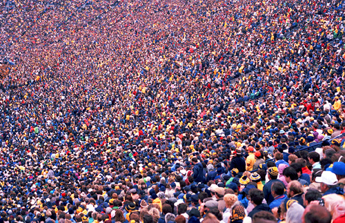 large_crowd.jpg